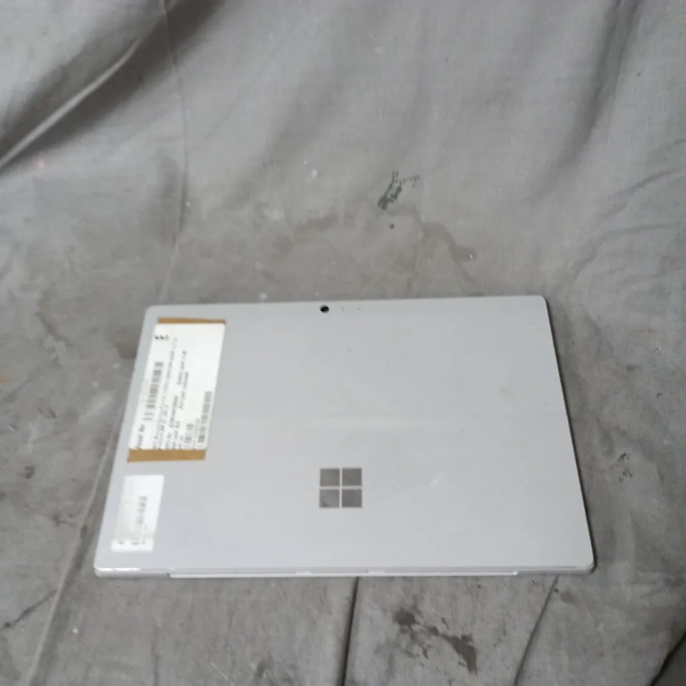MICROSOFT SURFACE PRO 5 TABLET (I5-7300U, 8GB RAM, 256GB) – 12.3" DISPLAY – NO KEYBOARD - CRACKED SCREEN