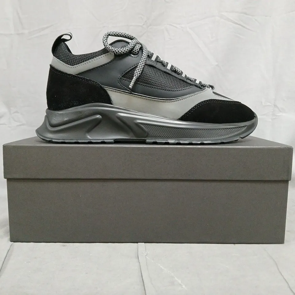 BOXED PAIR OF CLEENS ESSENTIAL RUNNER EVO TRAINERS IN RAVEN SIZE UK 8