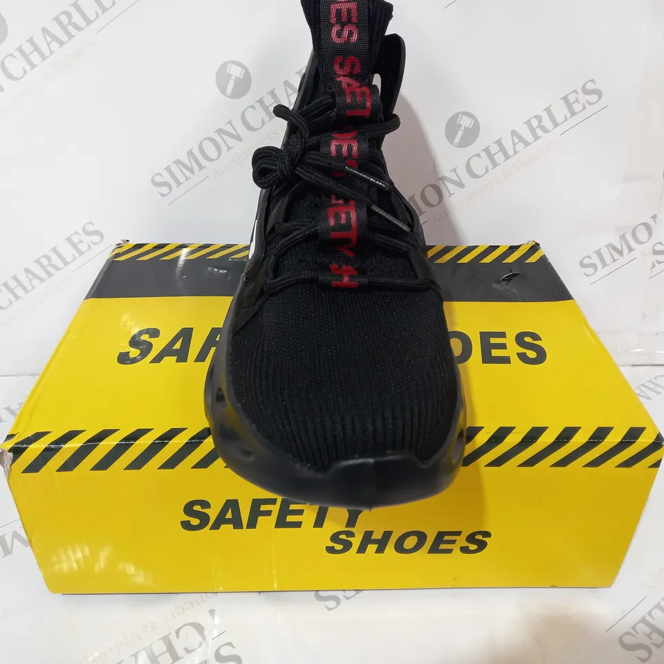BOXED PAIR OF JB FASHION SAFETY SHOES IN BLACK SIZE UNSPECIFIED