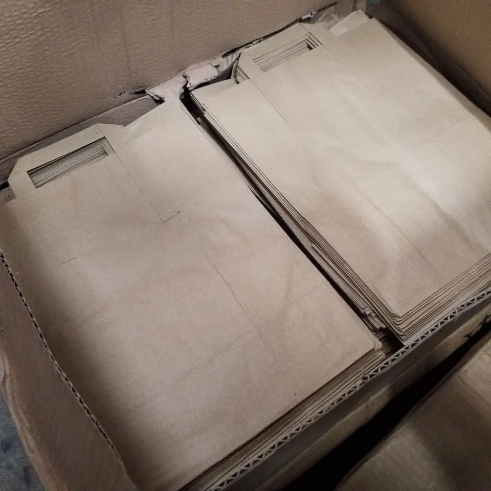 BOXED CONTAINING APPROXIMATELY 250 SOVEREIGN LARGE BROWN SOS BAGS