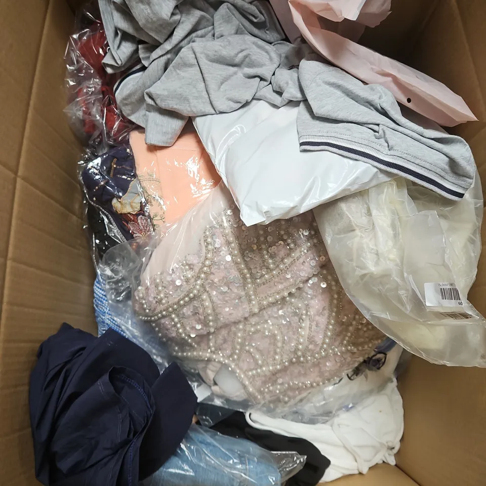 BOX OF APPROXIMATELY 20 ASSORTED CLOTHING ITEMS TO INCLUDE JEANS, JACKET, BAG, ETC