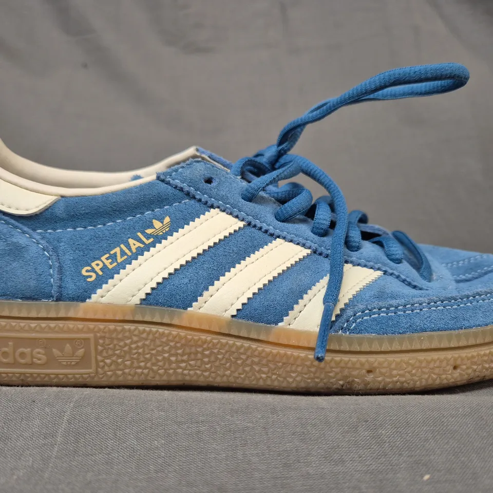 PAIR OF ADIDAS SPEZIAL SHOES IN BLUE/WHITE UK SIZE 5