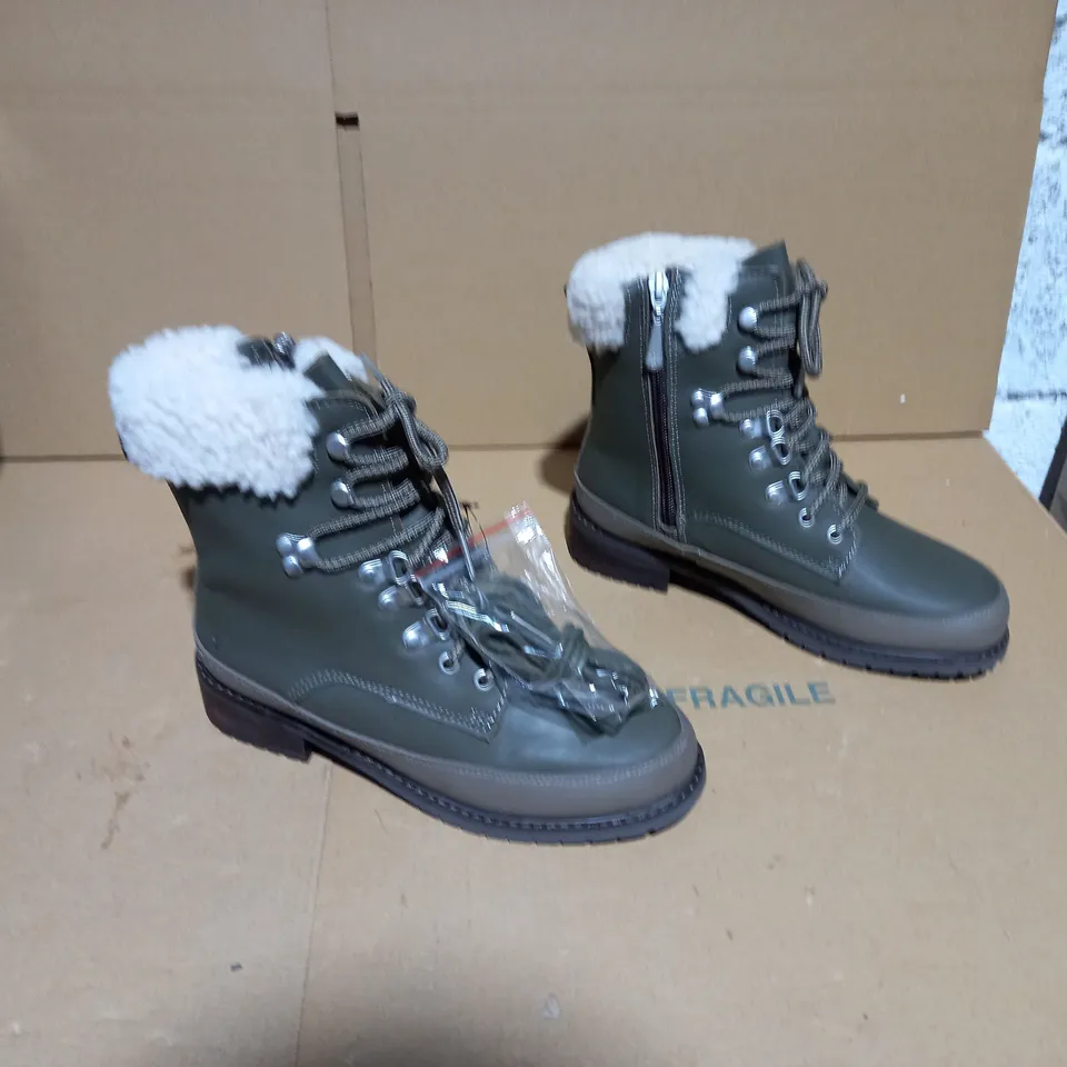 EMU AUSTRALIA OKAB DARK OLIVE BOOT SIZE 5 