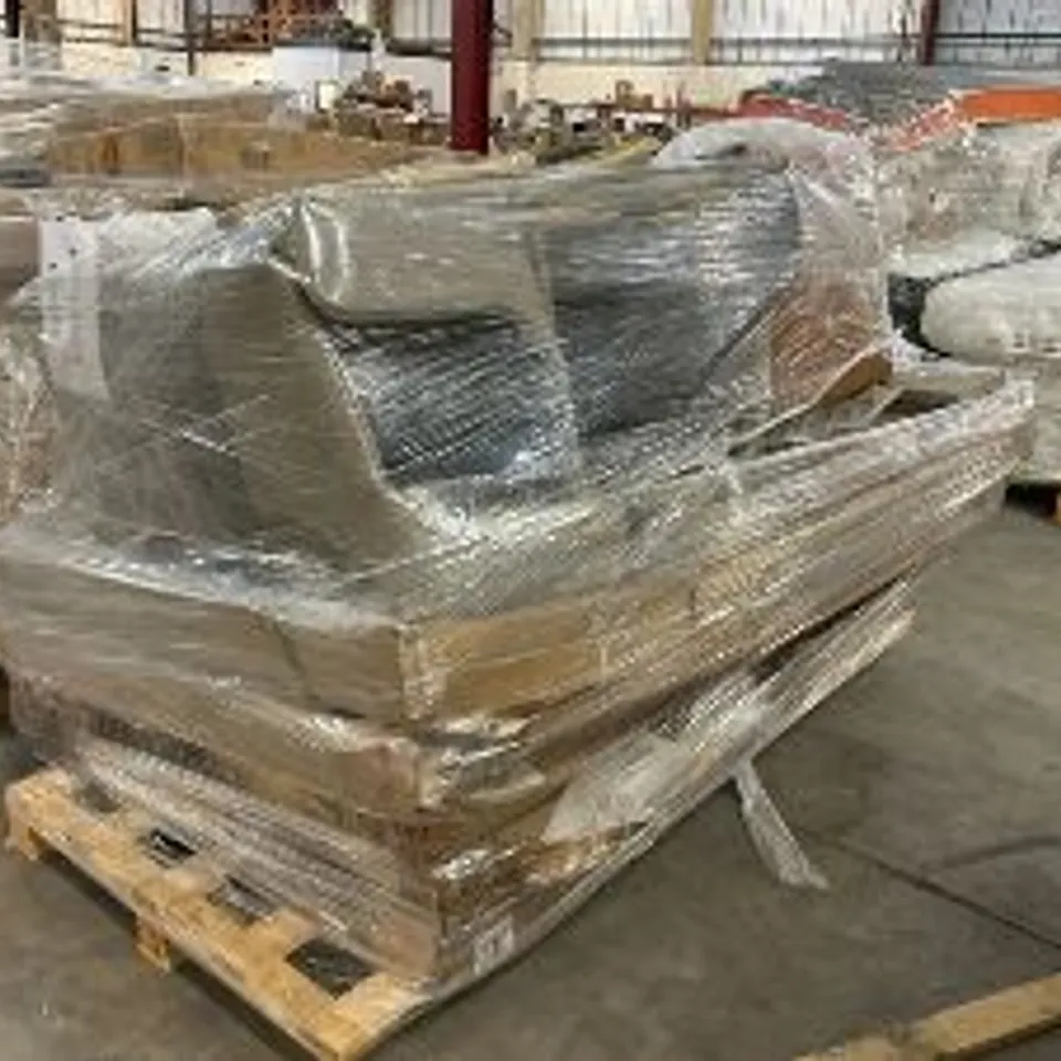 LARGE PALLET OF ASSORTED FURNITURE PARTS - MOSTLY CHAIRS