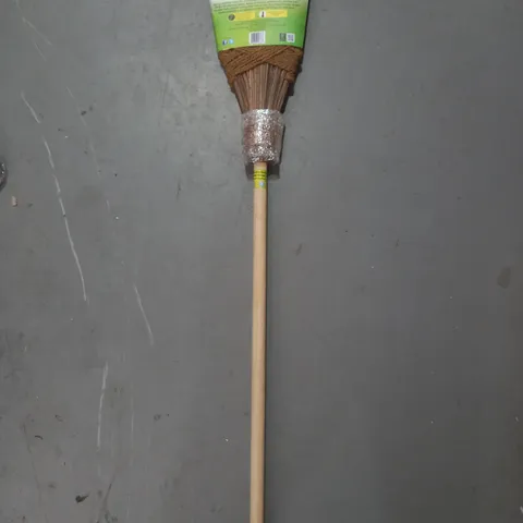 BOXED RAVI THE GARDEN BROOM - COLLECTION ONLY