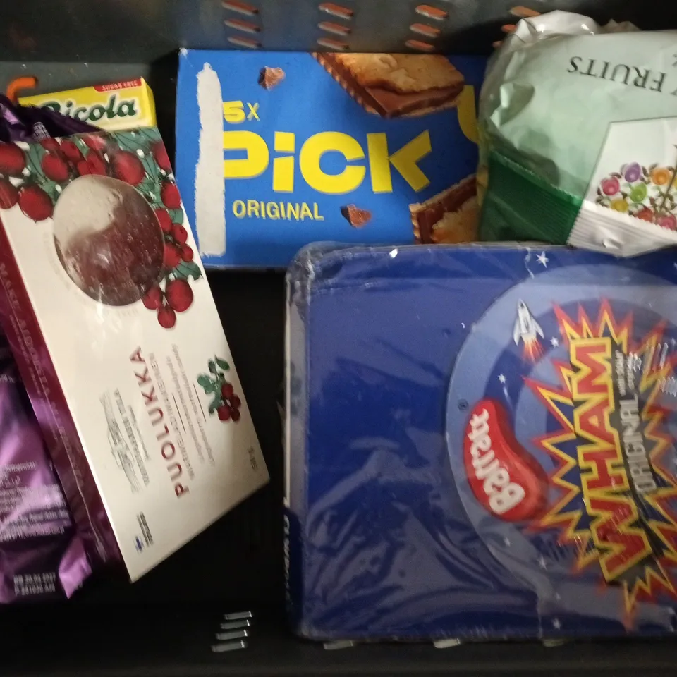 APPROXIMATELY 8 ASSORTED FOOD AND DRINK ITEMS TO INCLUDE ZÁINI, HAMPSTEAD, ETC