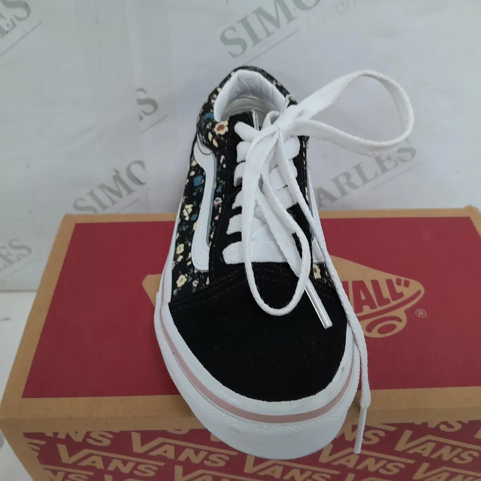 BOXED PAIR OF VANS OLD SKOOL TRAINERS IN BLACK/WHITE WITH FLORAL DESIGN - JNR UK 11