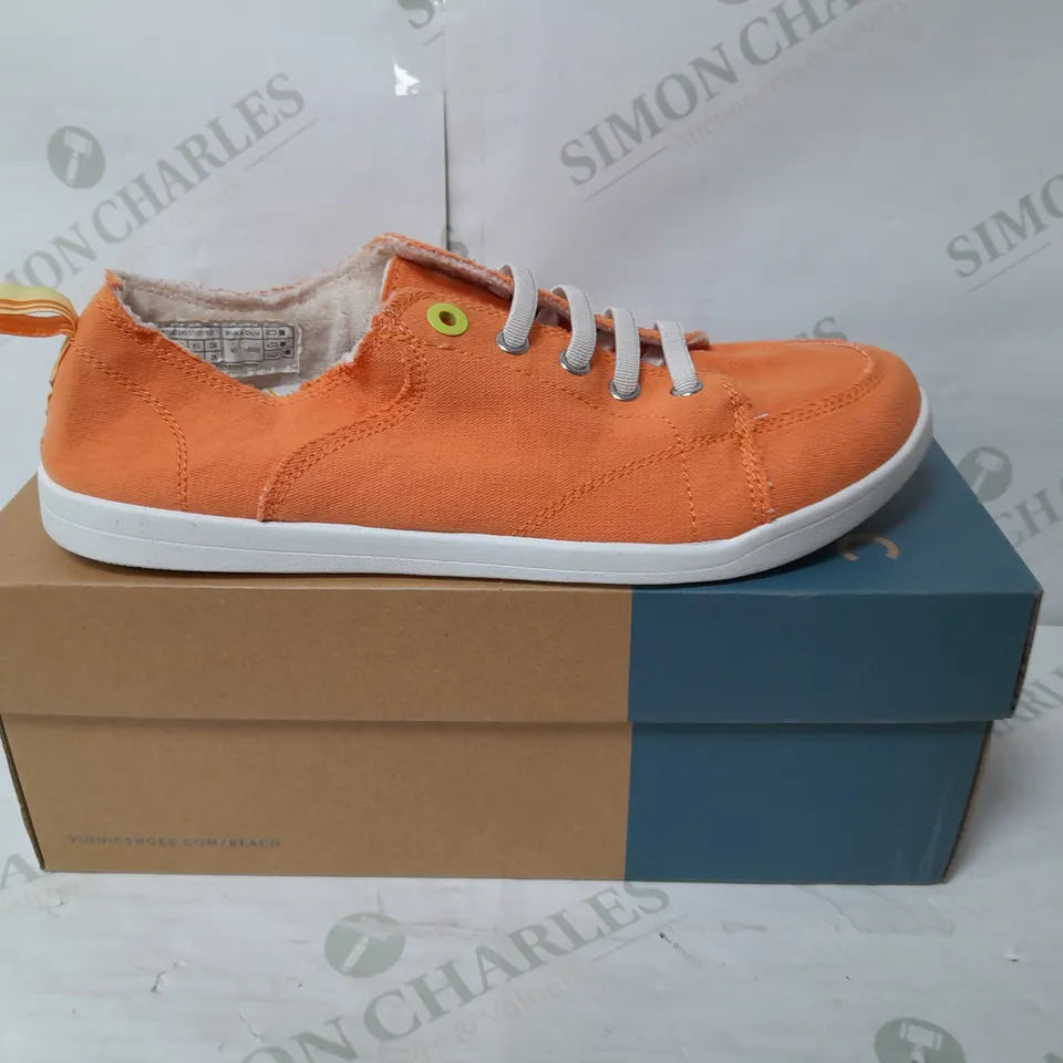 VIONIC BEACH CASUAL CANVAS SHOE IN MELON SIZE 7