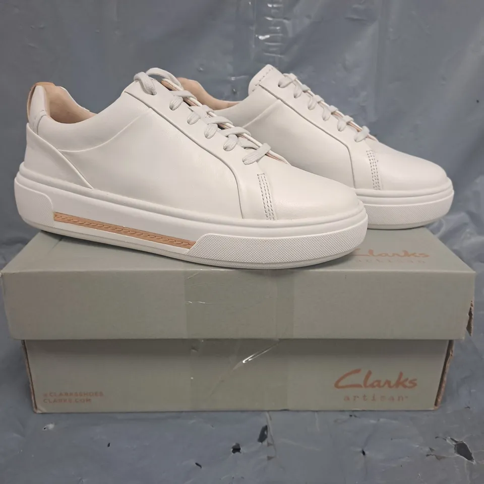 BOXED PAIR OF CLARKS ARTISAN SHOES IN WHITE SIZE UK 5
