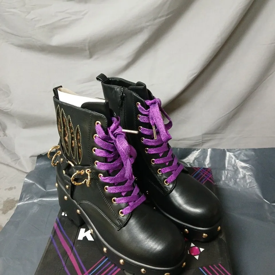 KOI MONSTER HIGH LUCIA WEREWOLF MILITARY STUDDED BLACK BOOTS BOXED SIZE 8