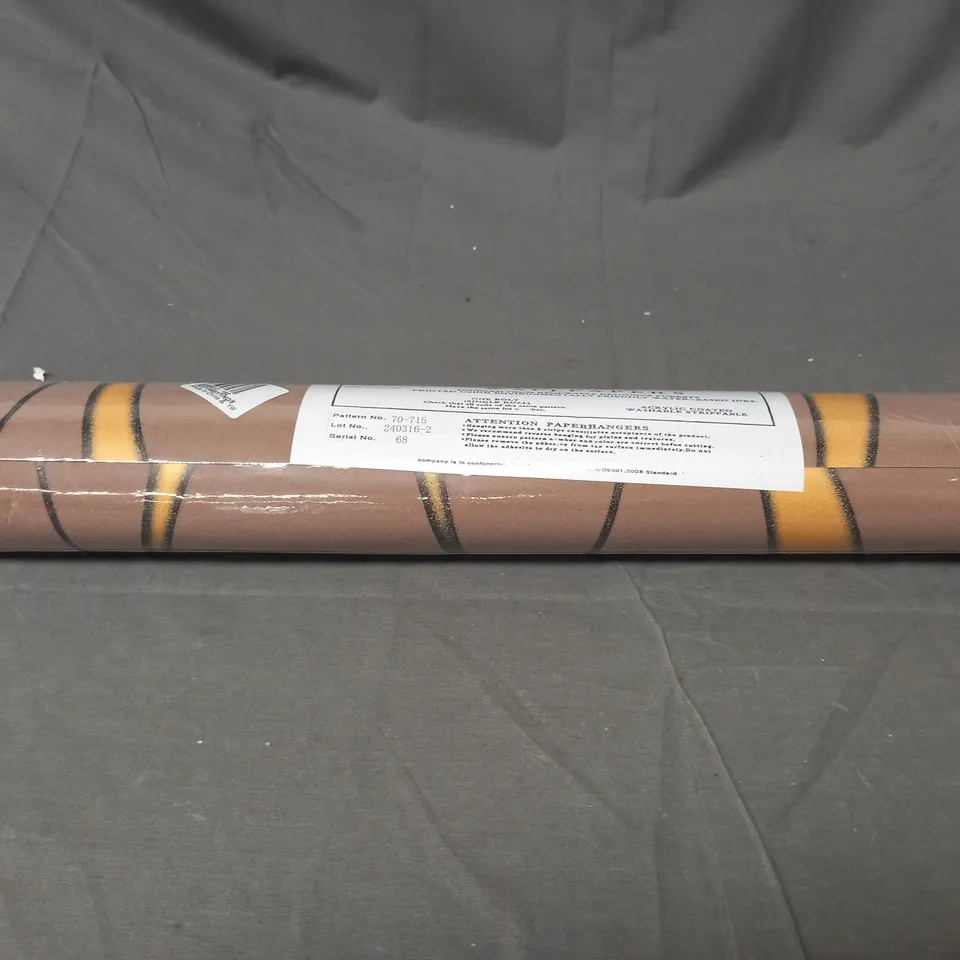 UNBRANDED DESIGNER ROLL OF ACRYLIC COATED WALLPAPER IN TAN/YELLOW/BLACK (9.5M)