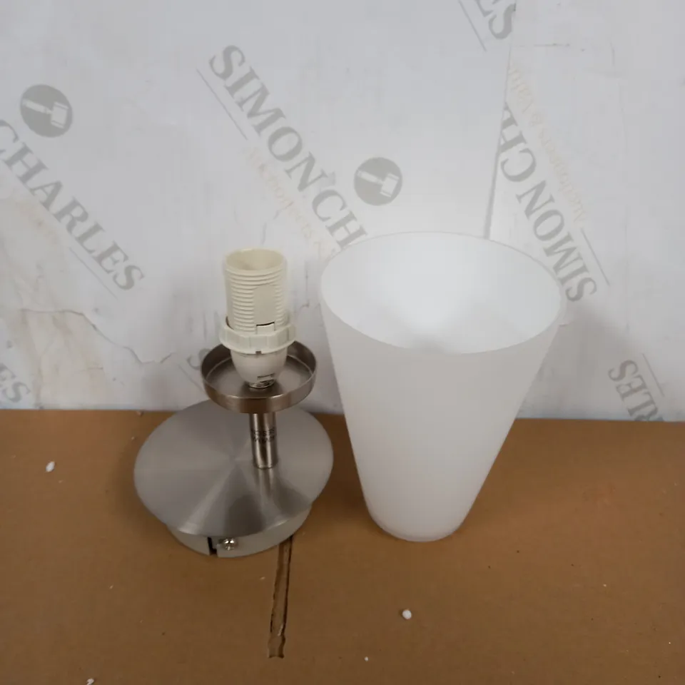 OSBOURNE 1LT WALL LIGHT SWITCHED