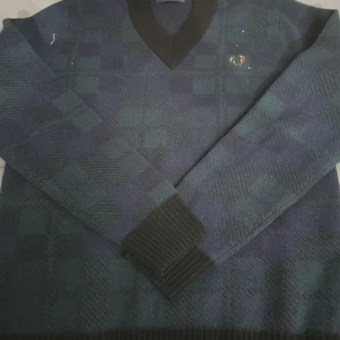 FRED PERRY MEN'S V-NECK ARGYLE KNIT JUMPER – SIZE S