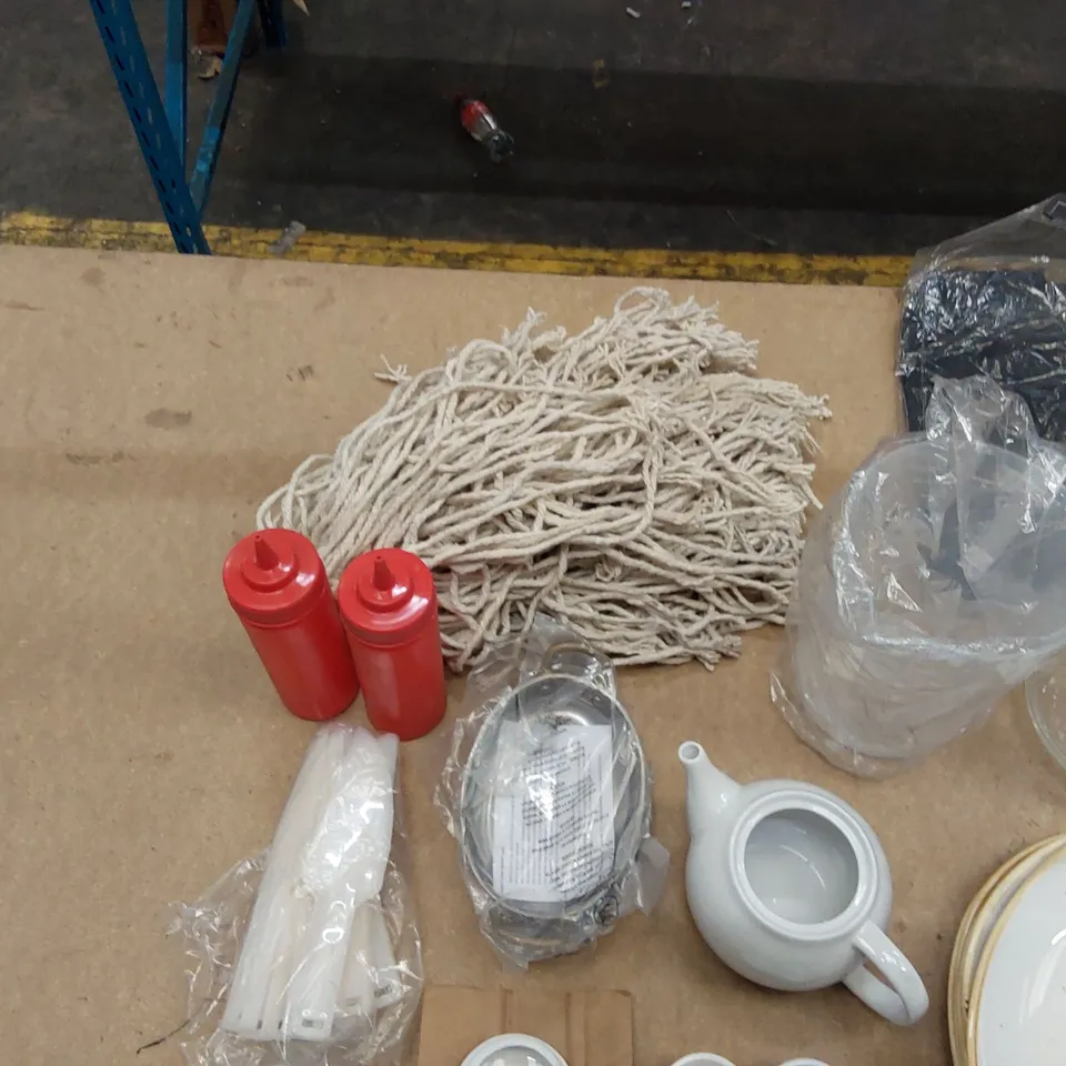 BOX OF ASSORTED DINNERWARE AND CATERING SUPPLIES INCLUDING; CHURCHILL STONECAST PLATES, STEELITE PLATES, LUMINARC JUGS, BAKING TRAYS, GENWARE SERVING DISHES ECT. (1 BOX)