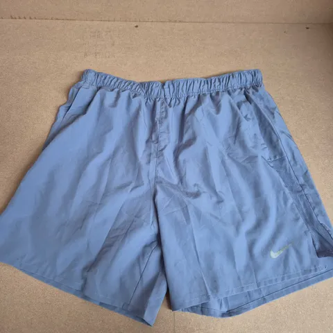 NIKE CHALLENGER STANDARD FIT SHORTS IN BLUE - LARGE