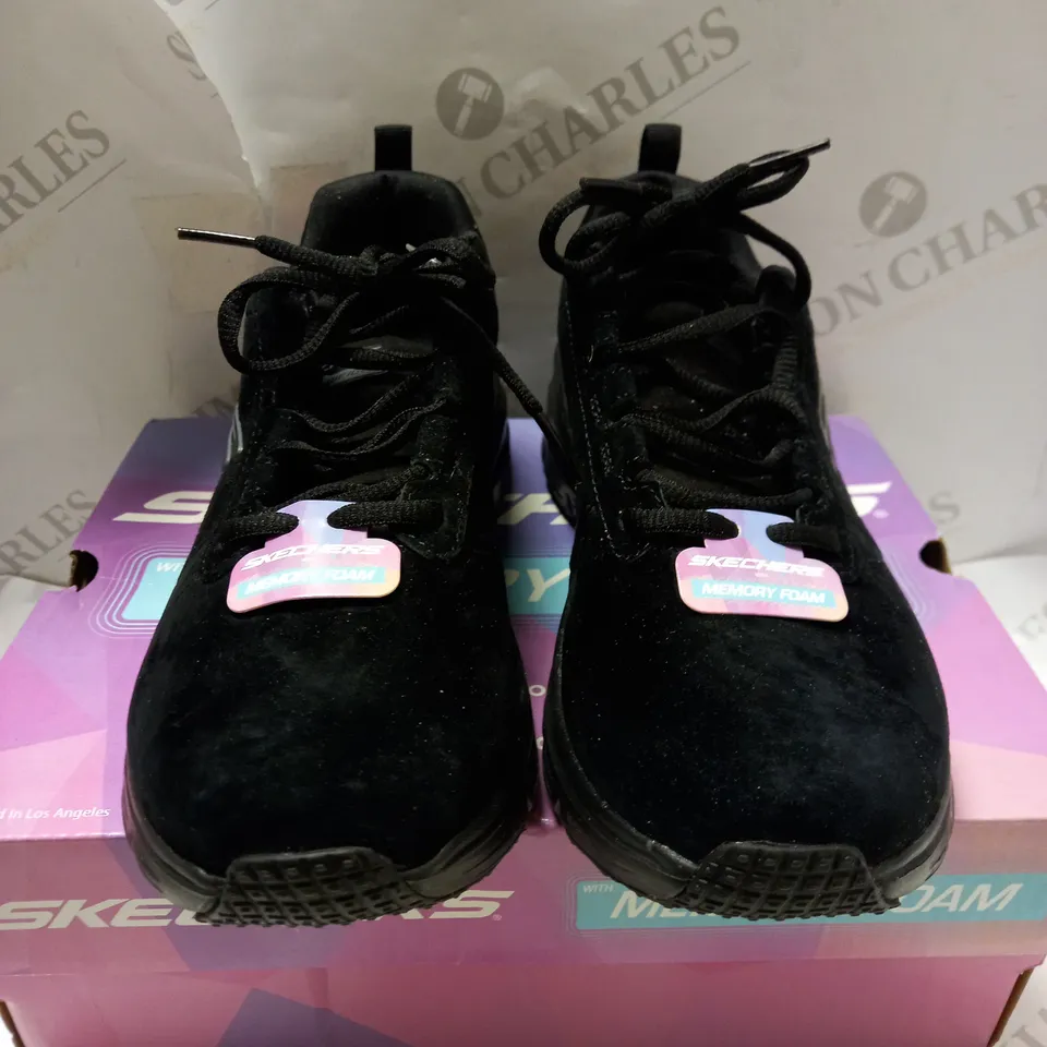 PAIR OF SKECHERS FASHION FIT LACE UP BLACK TRAINERS - SIZE 5.5