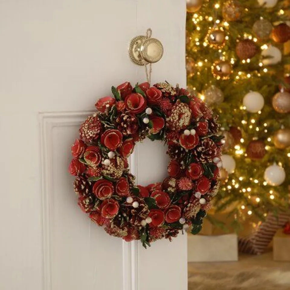BOXED 36CM WREATH WITH RED ROSES.