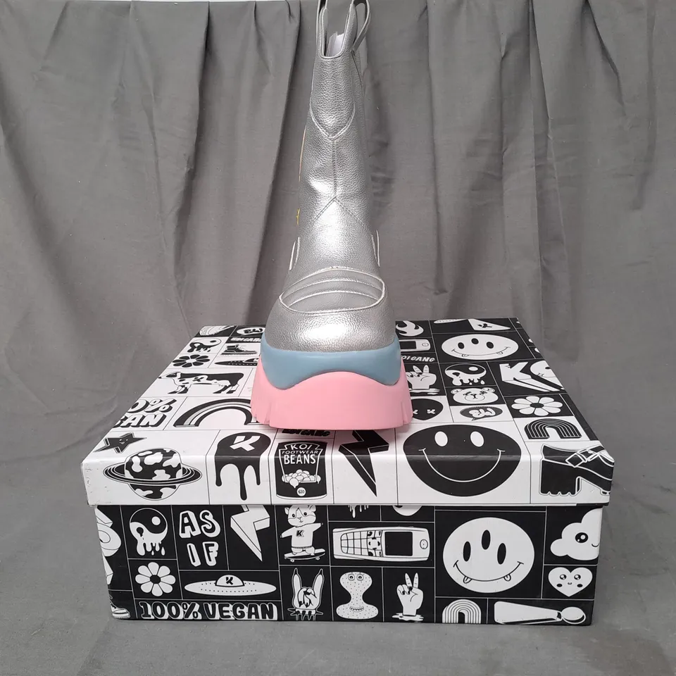 BOXED PAIR OF KOI VEGAN A FAIRYTALE GALAXY SPACE BOOTS IN SILVER/BLUE/PINK UK SIZE 6