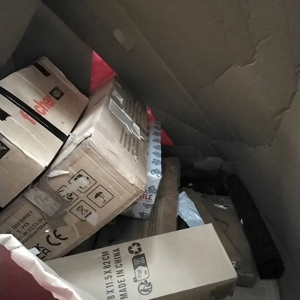 A PALLET OF VARIOUS ITEMS TO INCLUDE. BEACH TENT, MEMORY FOAM CUSHIONS, CAT TUNNEL AND TOILET SEAT 