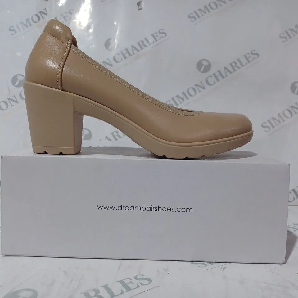 BOXED PAIR OF DREAMPAIRS BLOCK HEEL SLIP-ON SHOES IN NUDE UK SIZE 5.5