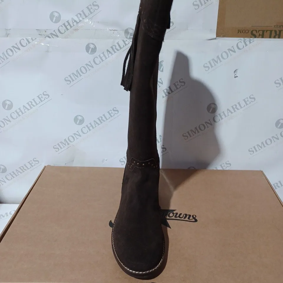 BOXED JOE BROWNS WANDERER STUDDED BOOTS - UK 4