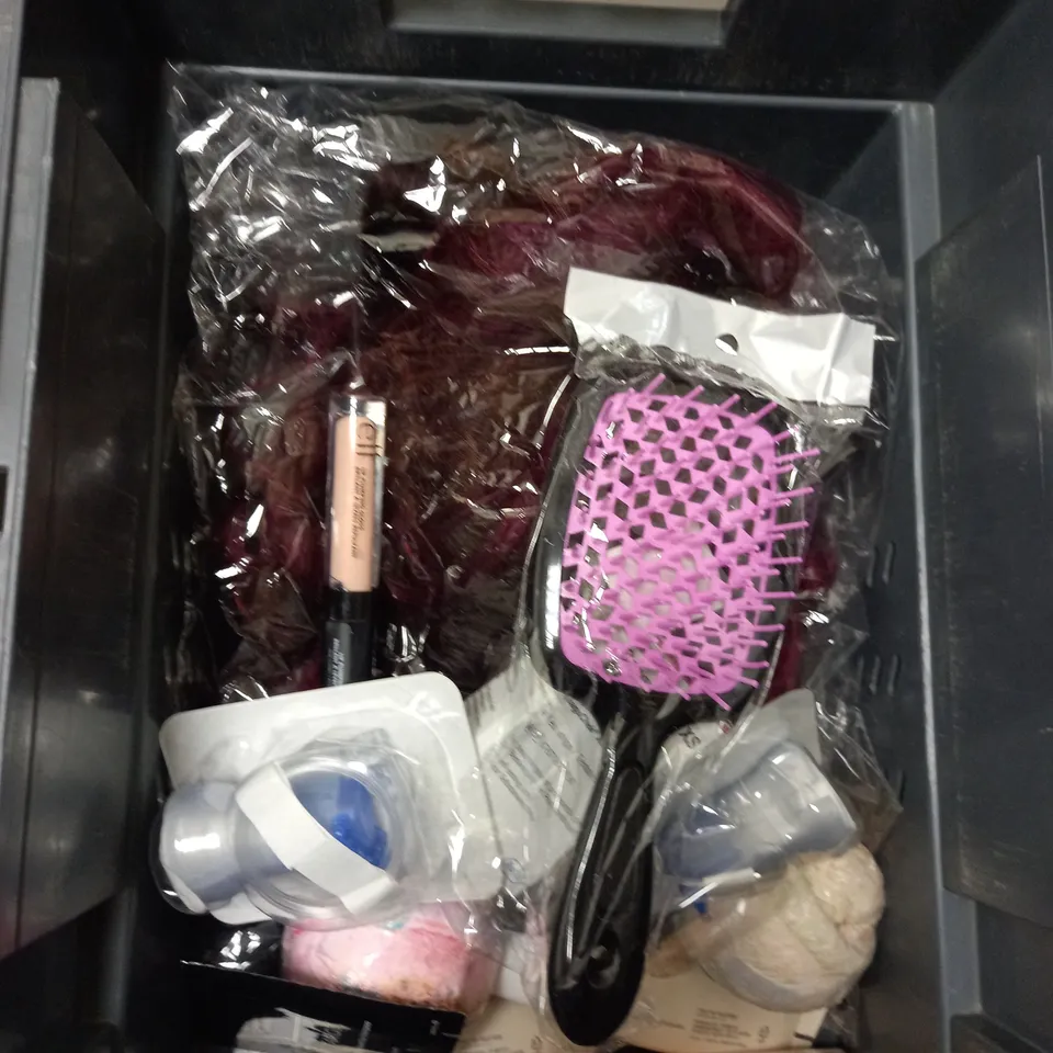 BOX OF APPROXIMATELY 20 COSMETIC ITEMS TO INCLUDE - SANCTUARY SPA PAMPER SET - GREEN PHARMACY SHAMPOO - ETC 
