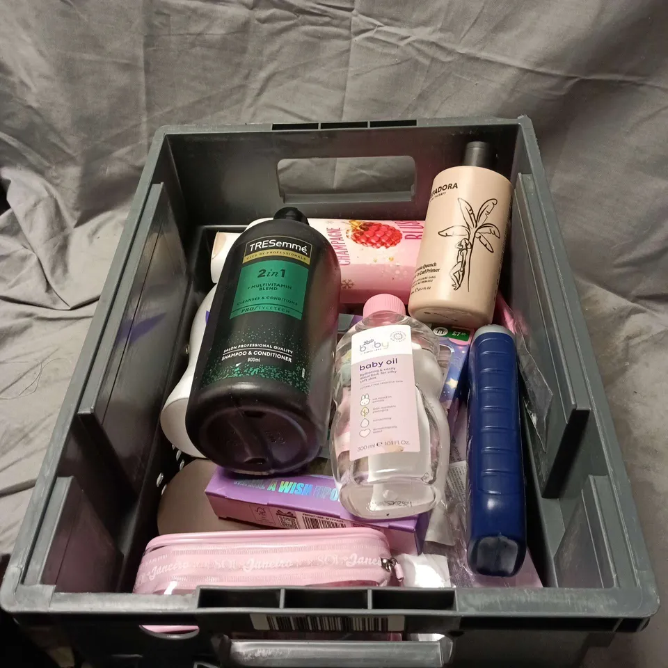 APPROXIMATELY 15 ASSORTED COSMETIC ITEMS TO INCLUDE OLAY BODY WASH, TRESEMME 2 IN 1, NIVEA MEN 3 IN 1, BOOTS BABY OIL, TREPADORA CURL PRIMER ETC