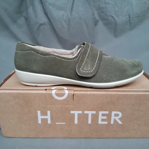 BOXED PAIR OF HOTTER TOASTY VELCRO SUEDE SHOES SIZE UK 5