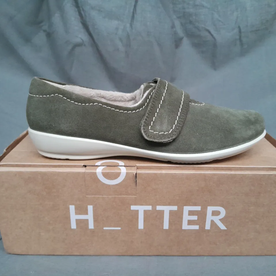 BOXED PAIR OF HOTTER TOASTY VELCRO SUEDE SHOES SIZE UK 5