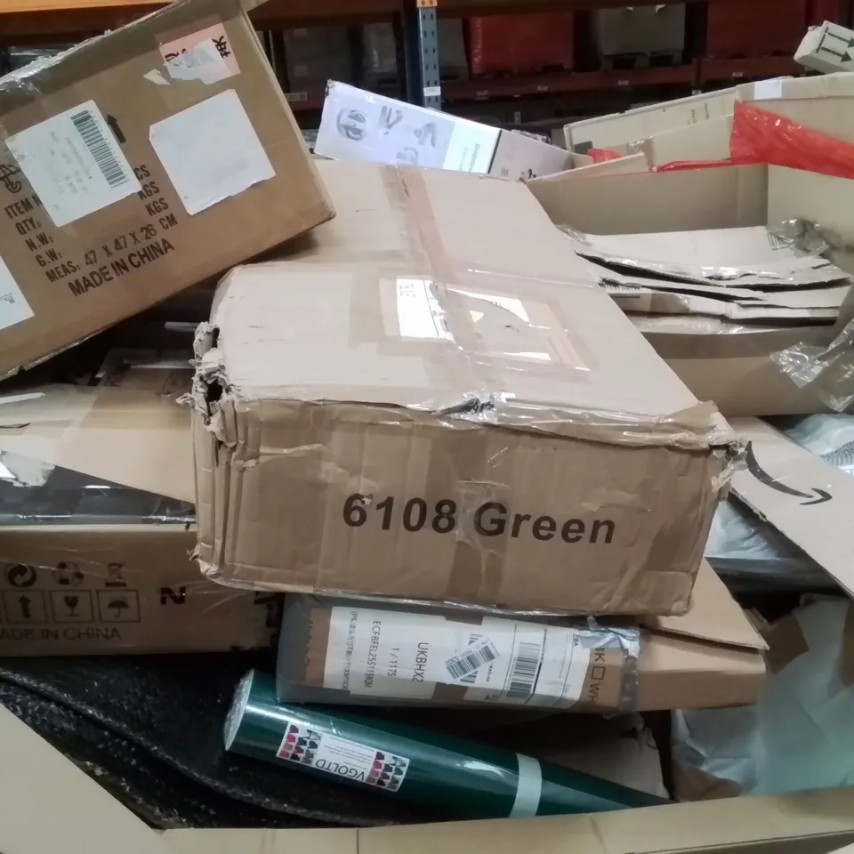 PALLET CONTAINING ASSORTED PRODUCTS INCLUDING PICTURE FRAME, STAR WARS SABINE WREN HELMET, ROLLER SKATES & RETRACTABLE SAFETY GATE