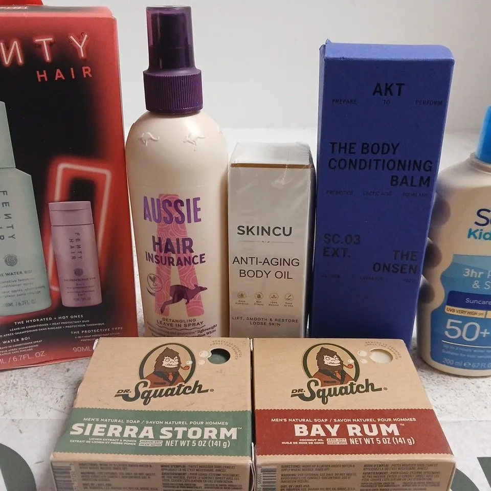APPROX 12 ASSORTED BEAUTY PRODUCTS TO INCLUDE AUSSIE LEAVE IN SPRAY, SKINCU BODY OIL, DR SQUATCH SOAP BAR, ETC