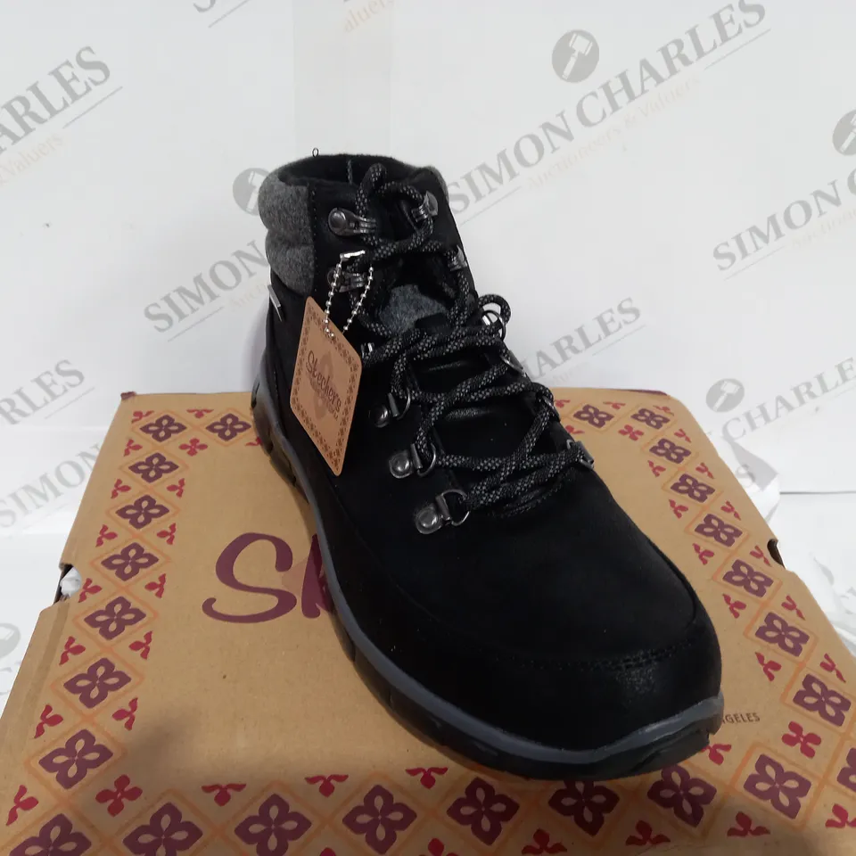 BOOTS SKECHERS SYNERGY WARM TECH BOOTS, BLACK - SIZE 5.5