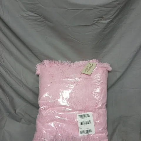 BOX OF APPROXIMATELY 5 CATHERINE LANSFIELD BEDDING PRODUCTS(ASSORTED COLORS AND SIZES) TO INCLUDE: PILLOW AND SHOWER CURTAIN