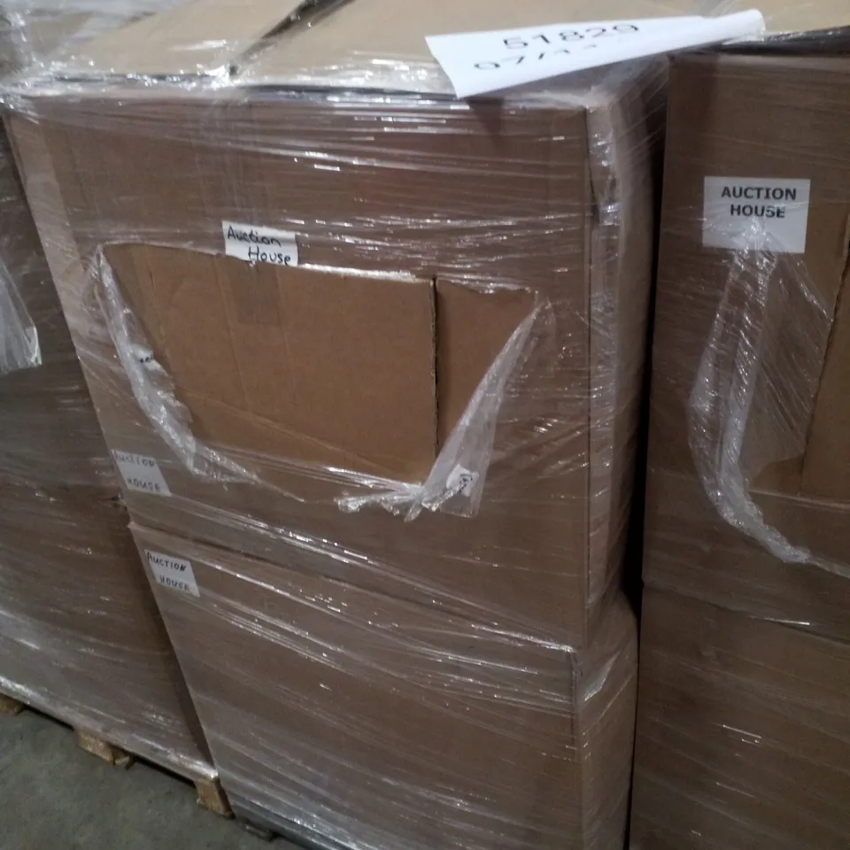 PALLET CONTAINING ASSORTED CUSHIONS & BEDDING