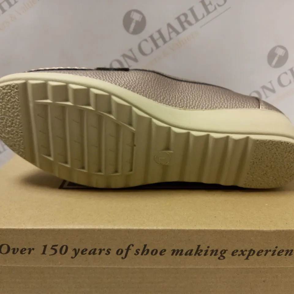 BOXED PAIR OF CUSHION WALK LOAFERS, PEWTER - SIZE 7