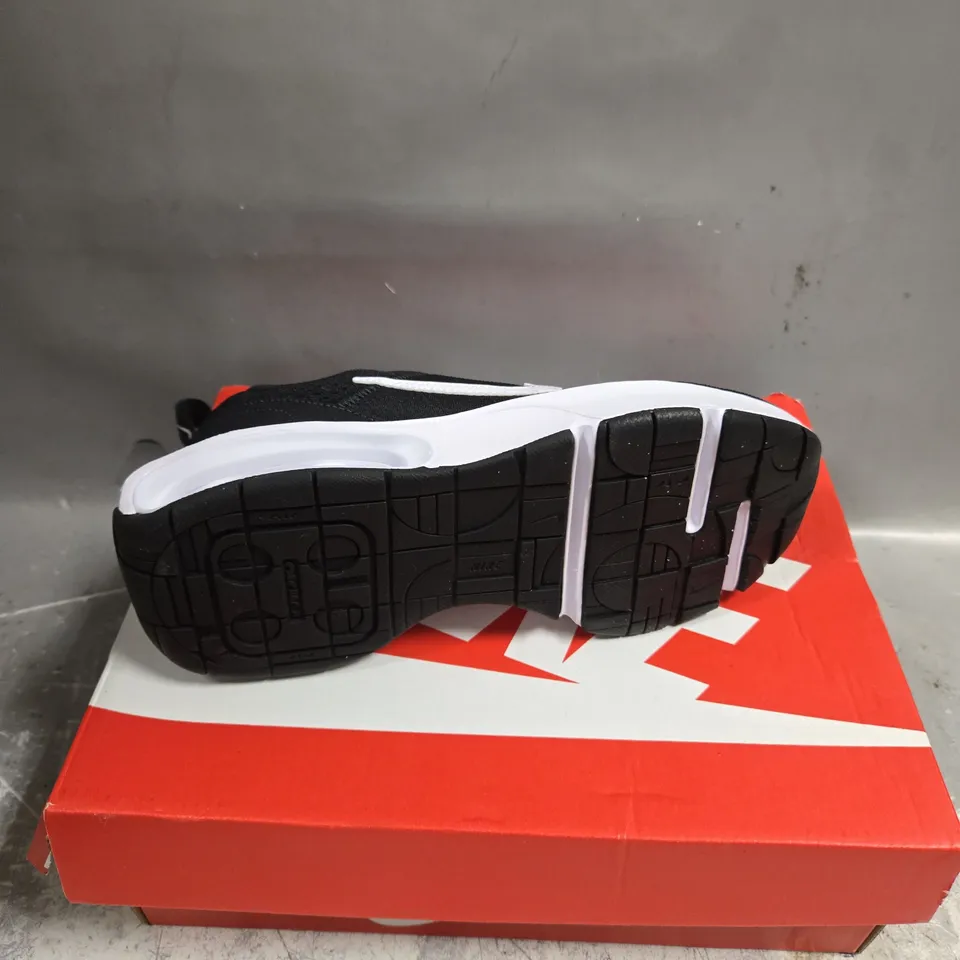 BOXED PAIR OF NIKE AIR MAX LITE TRAINERS - 2