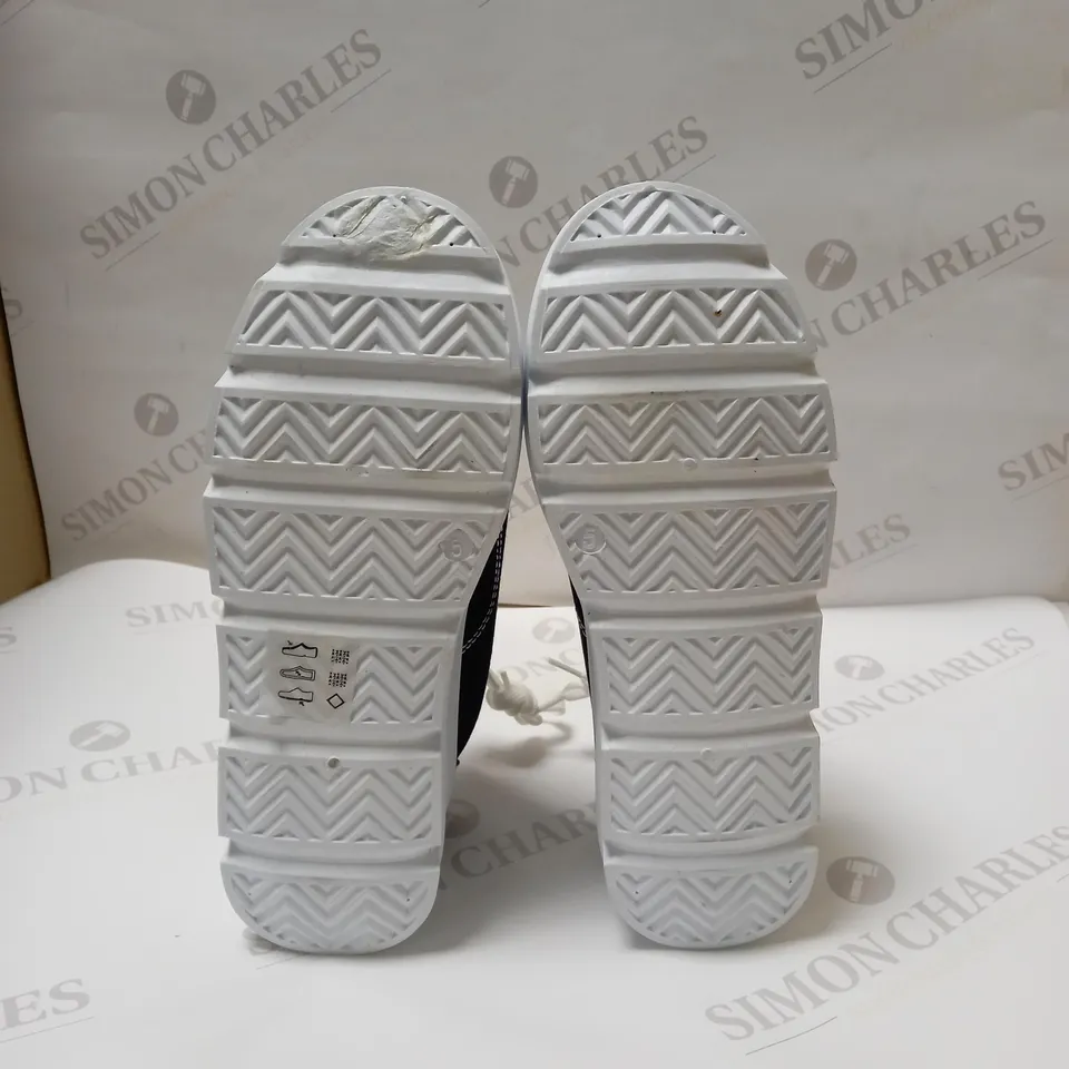 DESIGNER KOI VEGAN PLATFORM SHOES- SIZE 5
