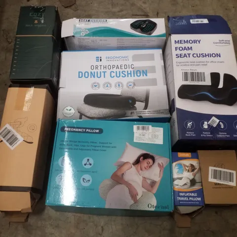 PALLET CONTAINING ASSORTED PILLOWS & CUSHIONS