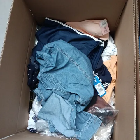 BOX OF APPROXIMATELY 25 ASSORTED CLOTHING ITEMS TO INCLUDE: BROWN CARGO SHORTS 