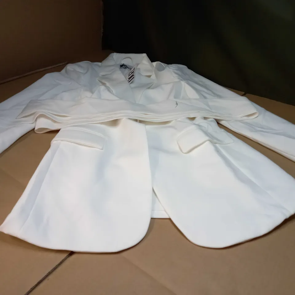 BOA WHITE CLASSIC BLAZER WITH BELT - MEDIUM