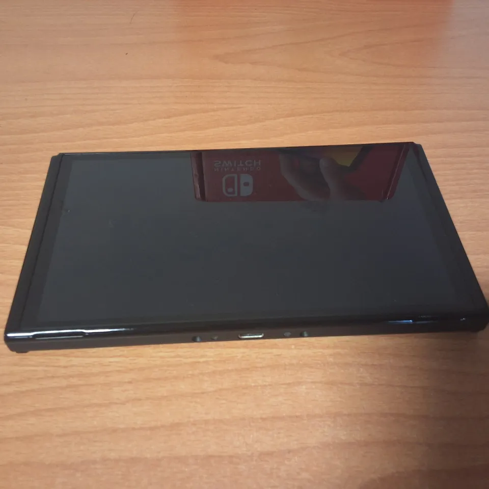 BOXED NINTENDO SWITCH GAMES CONSOLE WITH DOCK AND ACCESSORIES 