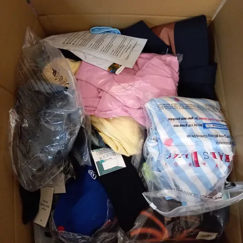BOX OF APPROX 35 ASSORTED CLOTHING ITEMS TO INCLUDE - DRESSES, T-SHIRTS AND TROUSERS