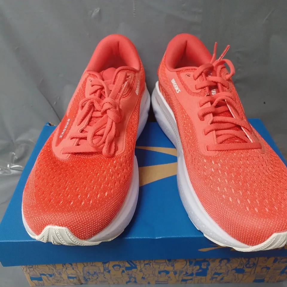 BOXED PAIR OF BROOKS ADRENALINE GTS 24 TRAINERS IN RED - UK 7