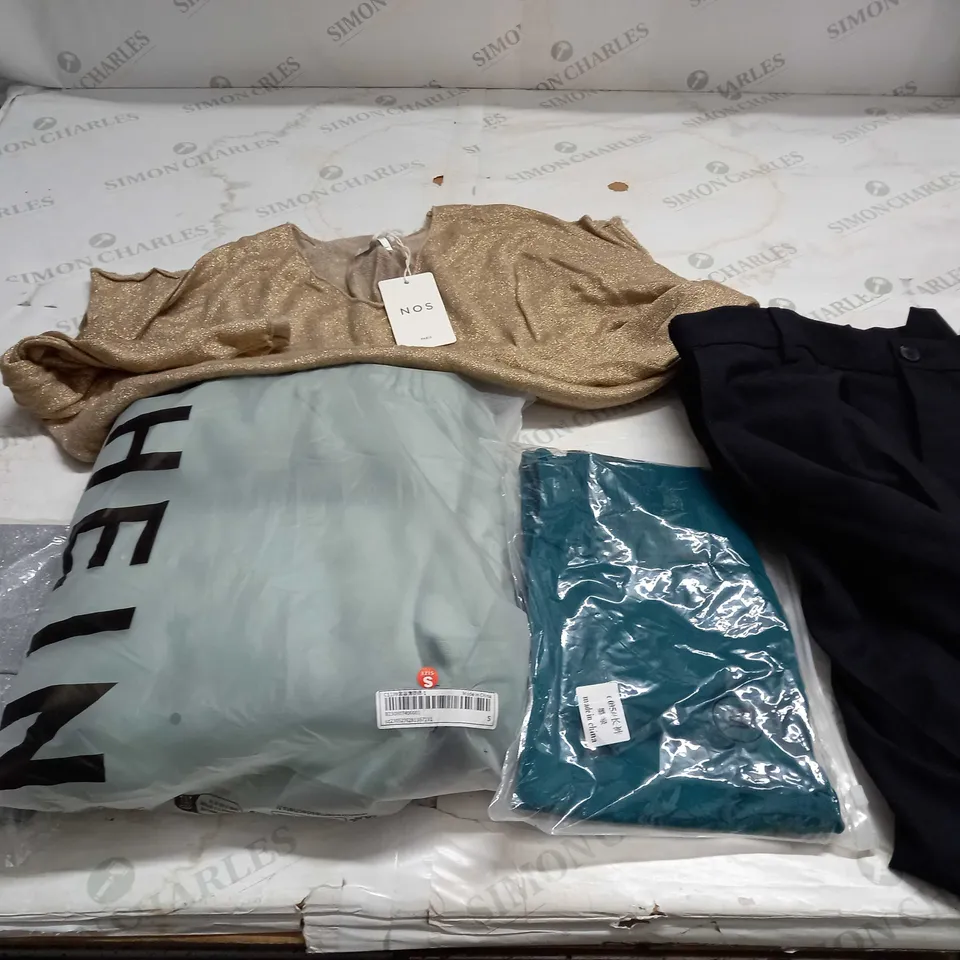 LARGE QUANTITY OF CLOTHING ITEMS TO INCLUDE DRESSES, SWEATERS, JEANS, T-SHIRTS, ETC