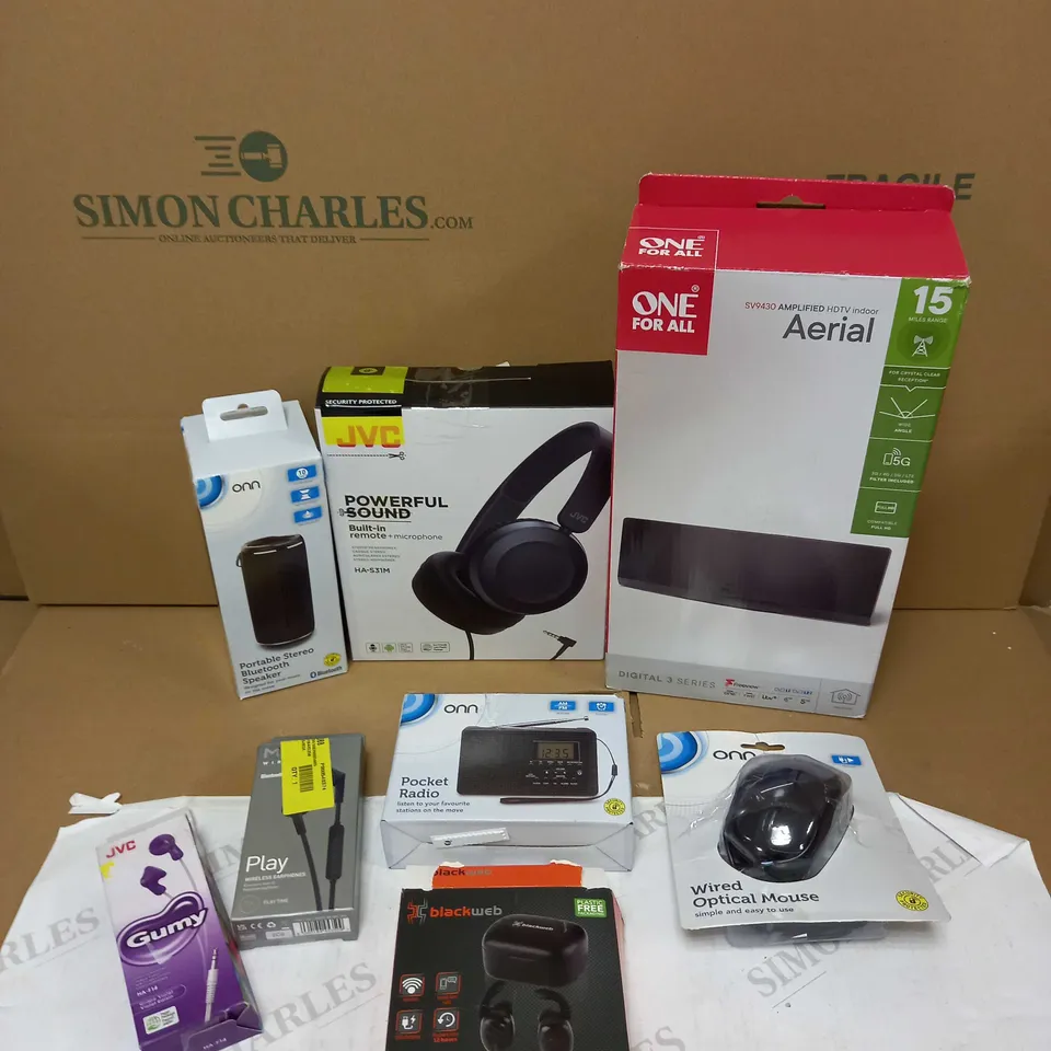 LOT OF APPROXIMATELY 20 ELECTRICAL ITEMS TO INCLUDE PORTABLE BLUETOOTH SPEAKER, OPTICAL MOUSE, ONE FOR ALL INDOOR AERIAL ETC