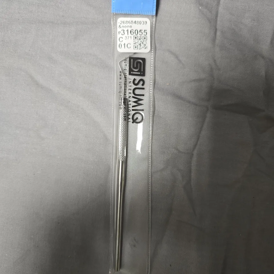 SUMIQ KNURLED METAL HAND TOOL IN BLISTER-PACK - APPROXIMATELY 35 PCS  