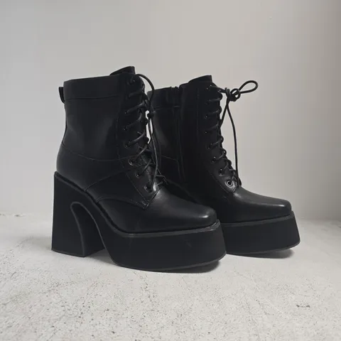 BOXED PAIR OF SEDAI PLATFORM BLOCK HEEL ANKLE BOOTS IN BLACK SIZE 5