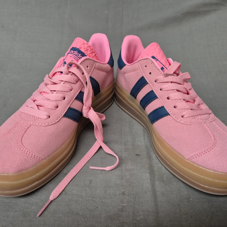 BOXED PAIR OF ADIDAS WOMEN'S GAZELLE BOLD SHOES IN PINK/NAVY UK SIZE 5