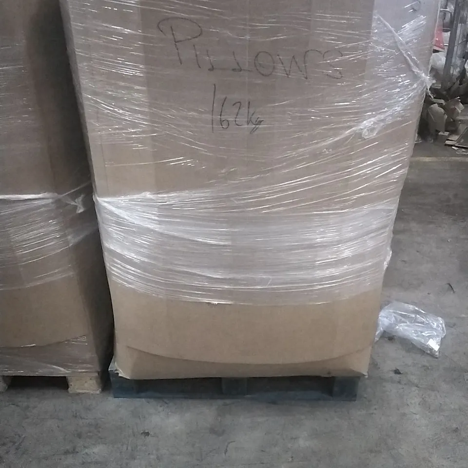 A PALLET CONTAINING A LARGE QUANTITY OF ASSORTED PILLOWS WHICH INCLUDE; SEAT CUSHION, MEMORY FOAM NECK SET ETC