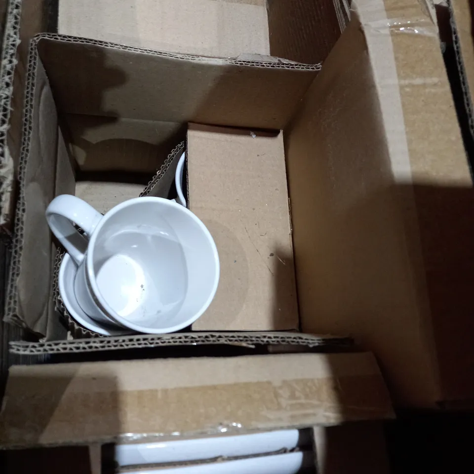 PALLET OF ASSORTING LIGHTING AND CROCKERY TO INCLUDE, SHADES OF VARIOUS SHAPES AND STYLES, PLATES, AND MUGS ETC.